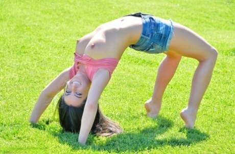 Flexible babe Cecilia strips her jean shorts off and dildos her ass outdoors 94751031