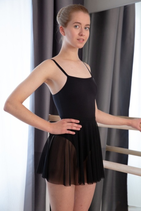 Young ballerina Clockwork Victoria drips cum from her pussy after fucking 29444204