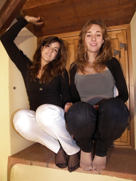 Amazing two pretty girls Costanza and Giorgia love to show their legs 79277025