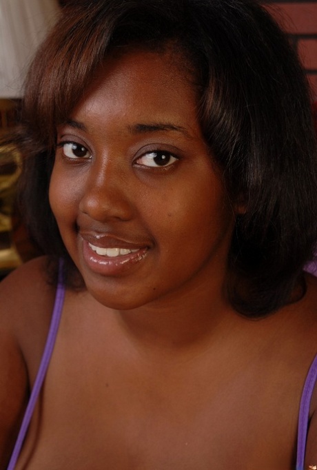 Fat black-skinned chick Elite plays with her big saggy boobies 93806584