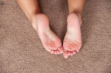 Sexy blonde amateur Adriana Sephora is flexible enough to lick own feet 93479176